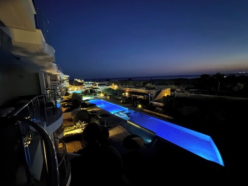 Luxury Loft,Pools, Sea Views,100SQM