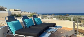 Luxury Lagada Loft / Sea Views!