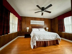 3 bedrooms, iron/ironing board, WiFi, bed sheets - A charming-spacious home ideal for a family getaway, telecommuting or long stays (Sherwood)