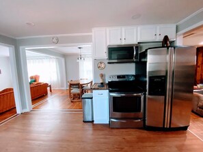 Interior - A charming-spacious home ideal for a family getaway, telecommuting or long stays (Sherwood)