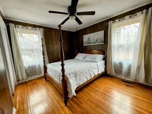 3 bedrooms, desk, iron/ironing board, free WiFi - A charming-spacious home ideal for a family getaway, telecommuting or long stays (Sherwood)