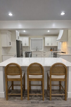 Private kitchen - GRAND Mountain Retreat 7 Miles to All-Star Village (Oneonta)
