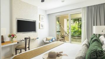 2 bedrooms, in-room safe, iron/ironing board, free WiFi