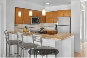 Private kitchen - 2-bedroom Villa @ Marriott's Desert Springs Villas II - Vacation Rental (Palm Desert)