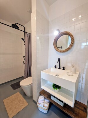 Shower, hair dryer, towels, soap - Writer's retreat, with one of the best views of the Douro Valley! (Raiva)