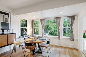 Dining - Modern Retreat in the Heart of Downtown Mill Valley (Mill Valley)