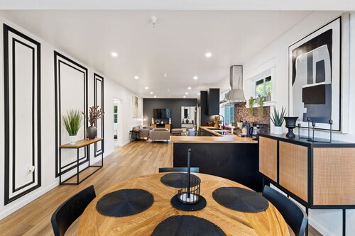 Modern Retreat in the Heart of Downtown Mill Valley