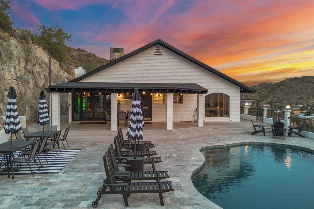 Built Into A Mtn - Heated Pool & Lounge