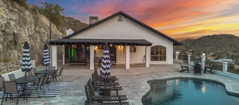 Built Into A Mtn - Heated Pool & Lounge