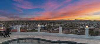 Built Into A Mtn - Heated Pool & Lounge