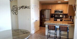 Microwave, oven, stovetop, dishwasher - Baja 404 Las Palmas Beachfront Resort (Puerto Peñasco)