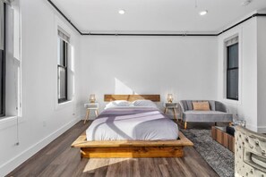 Desk, iron/ironing board, free WiFi, bed sheets - Brand-New on the OTR Streetcar Line (Cincinnati)