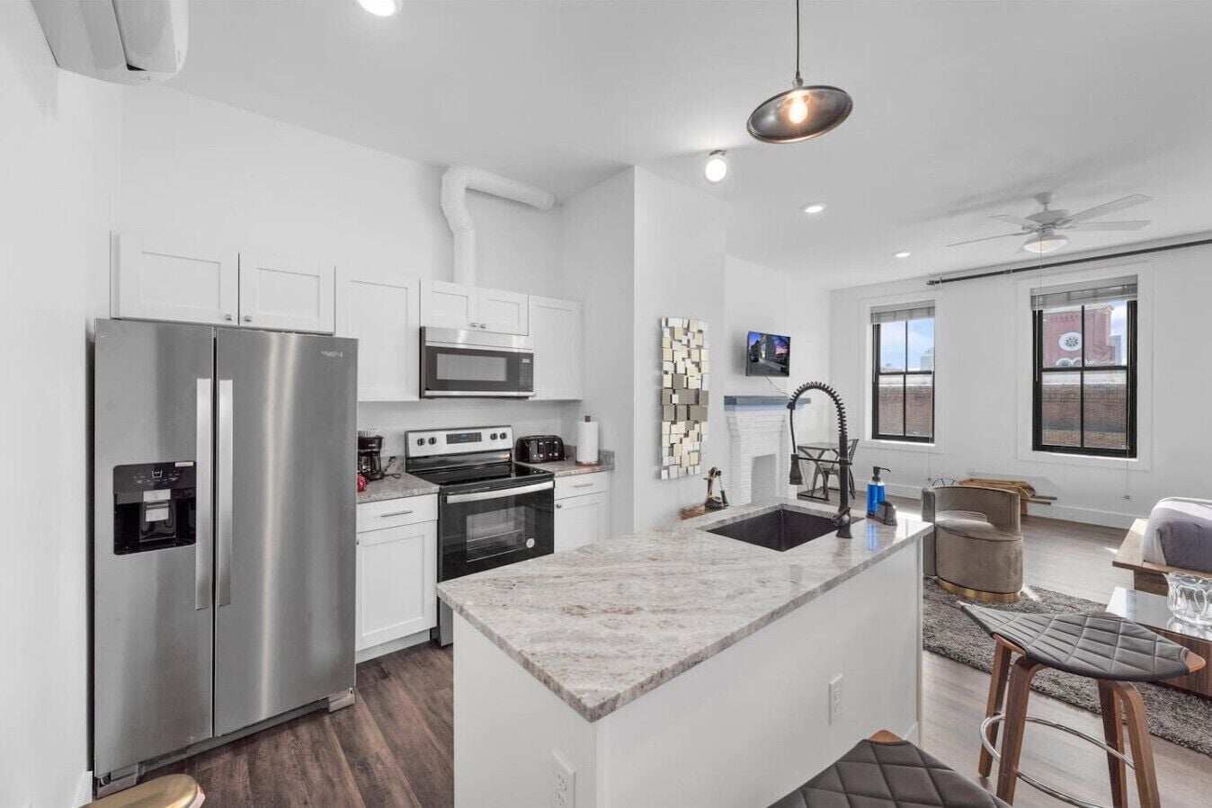 Refrigerador, microondas, horno y parrilla de estufa 