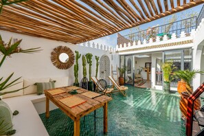 Outdoor dining - Vrbo Property (Marrakesh)