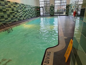 Pool - Quiet Area; centre of Vancouver;by False Creek, SeaWall, Casino,BC Stadium,Shops (Vancouver)