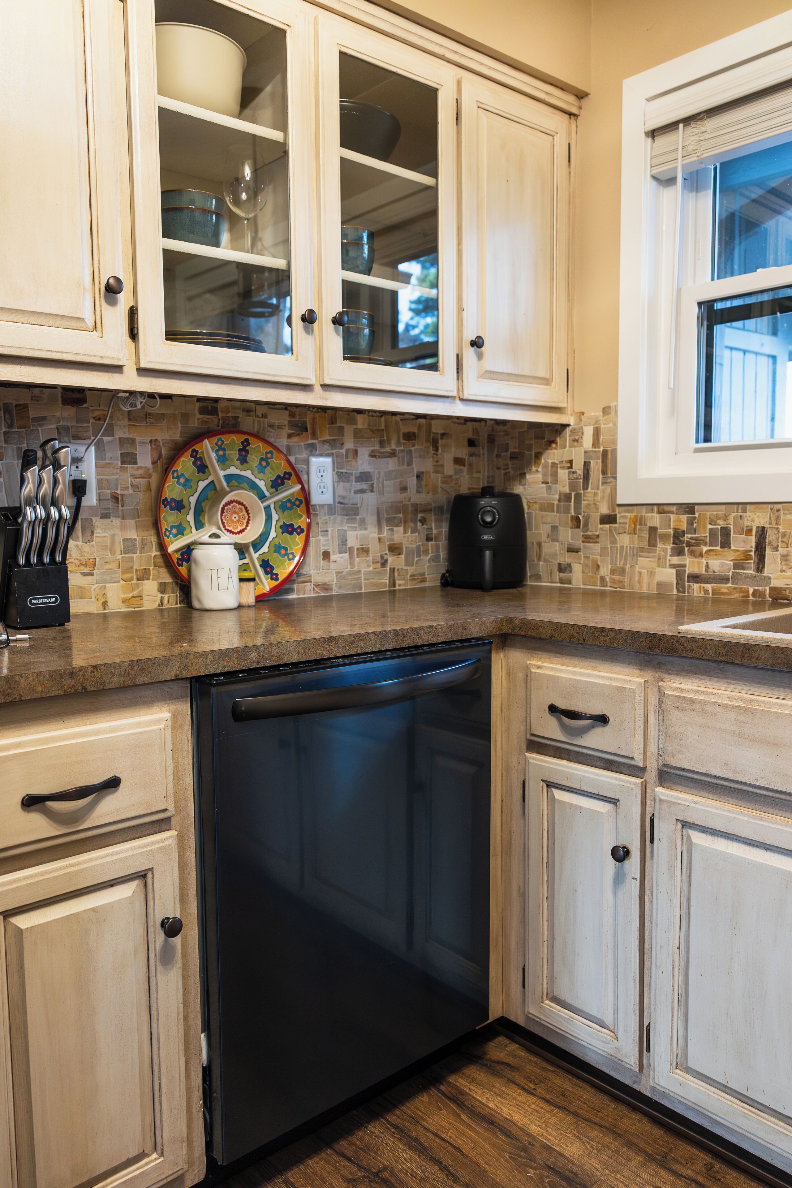Microwave, oven, stovetop, dishwasher