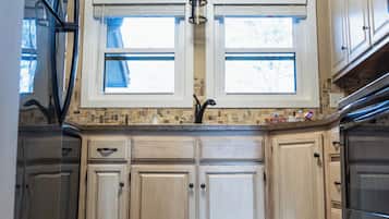 Mikroaaltouuni, uuni, liesi, astianpesukone