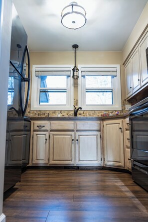 Mikroaaltouuni, uuni, liesi, astianpesukone