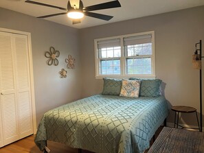 3 bedrooms, iron/ironing board, WiFi, bed sheets - Joyful Journey- Fabulous Home in Greeneville TN (Greeneville)