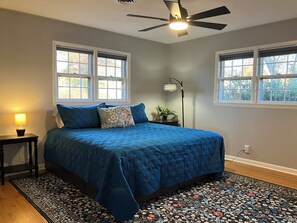 3 habitaciones, tabla de planchar con plancha, wifi y ropa de cama