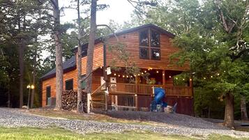 White Oak Cabin back