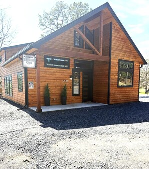 Exterior - Stunning, premium cabin with all the amenities and close to ATV trails. (Mena)