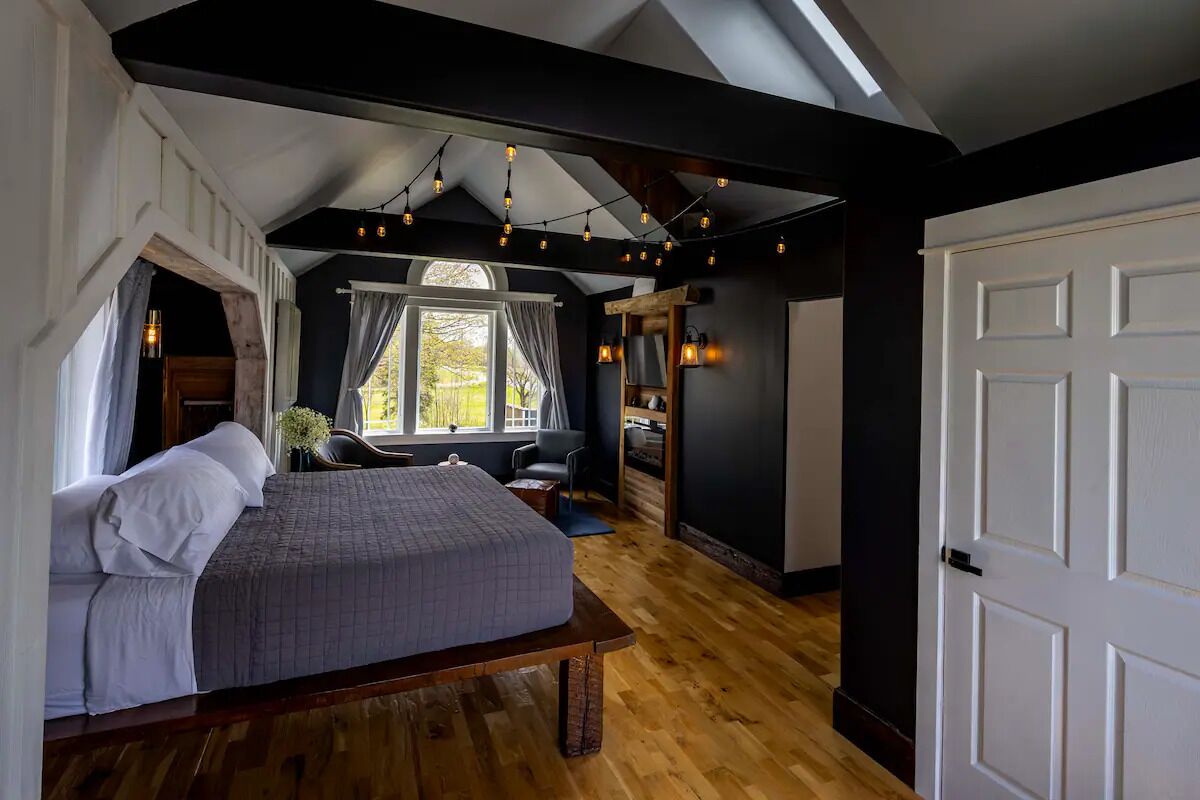 Iron/ironing board, Internet, bed sheets