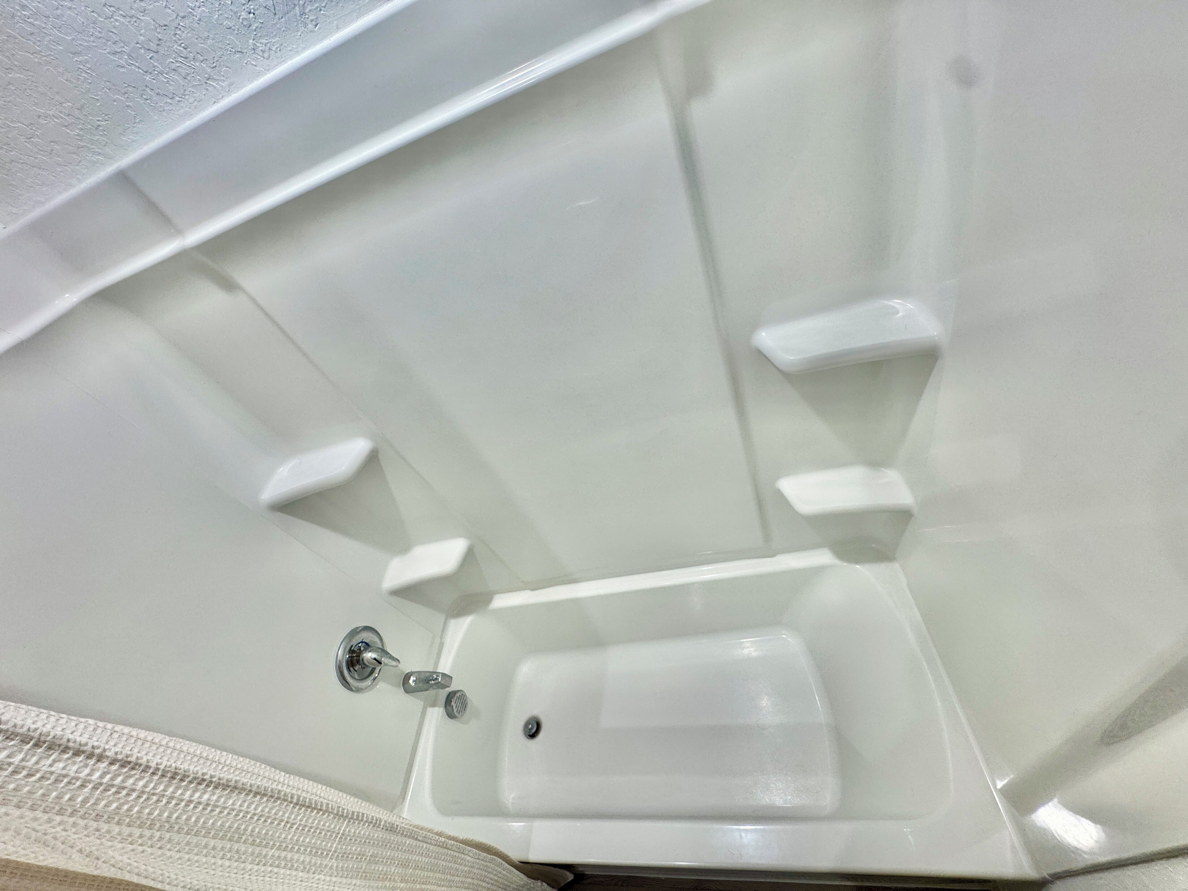 ヘアドライヤー、ビデ、タオル、石鹸