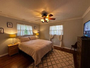 4 habitaciones, tabla de planchar con plancha, wifi y ropa de cama 