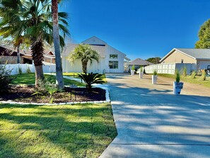 Property grounds - Casa Blanca Upper Deck On The Canal (Gulf Breeze)