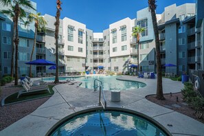 Outdoor pool - The Access (Tempe)