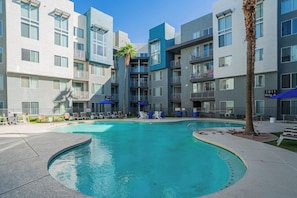 حمّام سباحة خارجي