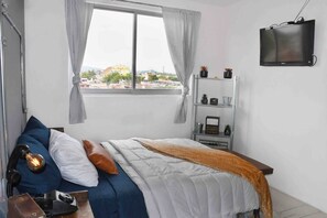 2 bedrooms, free WiFi, bed sheets, wheelchair access - Condo in Centro histórico de Guadalajara Downtown w/parking and pool (Guadalajara)