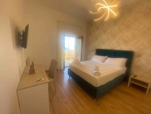 2 bedrooms, free WiFi, bed sheets - SORRENTO POSITANO AMALFI COAST "I VELIERI SUNSET SUITE" (VICO EQUENSE)