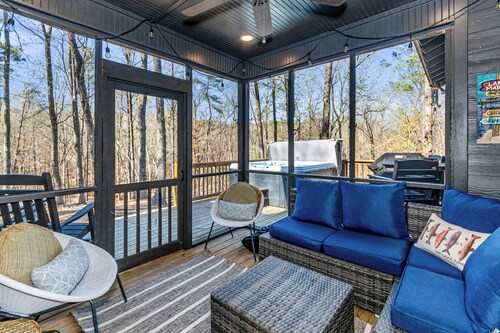 Lake It Easy on Lake Martin - Sleeps 16! 5-bedroom house with views of the lake.