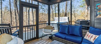 Lake It Easy on Lake Martin - Sleeps 16! 5-bedroom house with views of the lake.