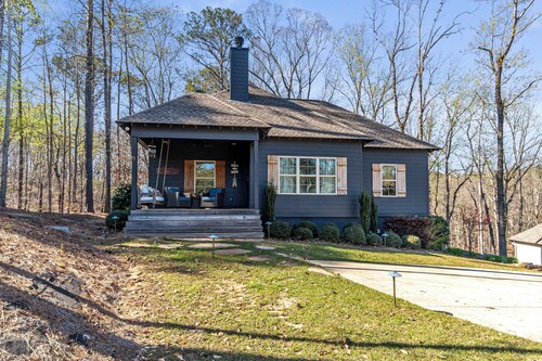 Lake It Easy on Lake Martin - Sleeps 16! 5-bedroom house with views of the lake.