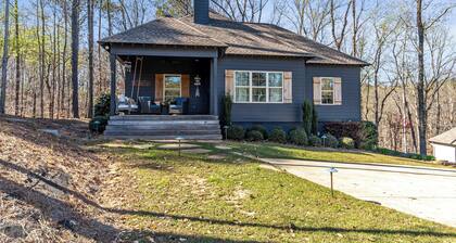 Lake It Easy on Lake Martin - Sleeps 16! 5-bedroom house with views of the lake.