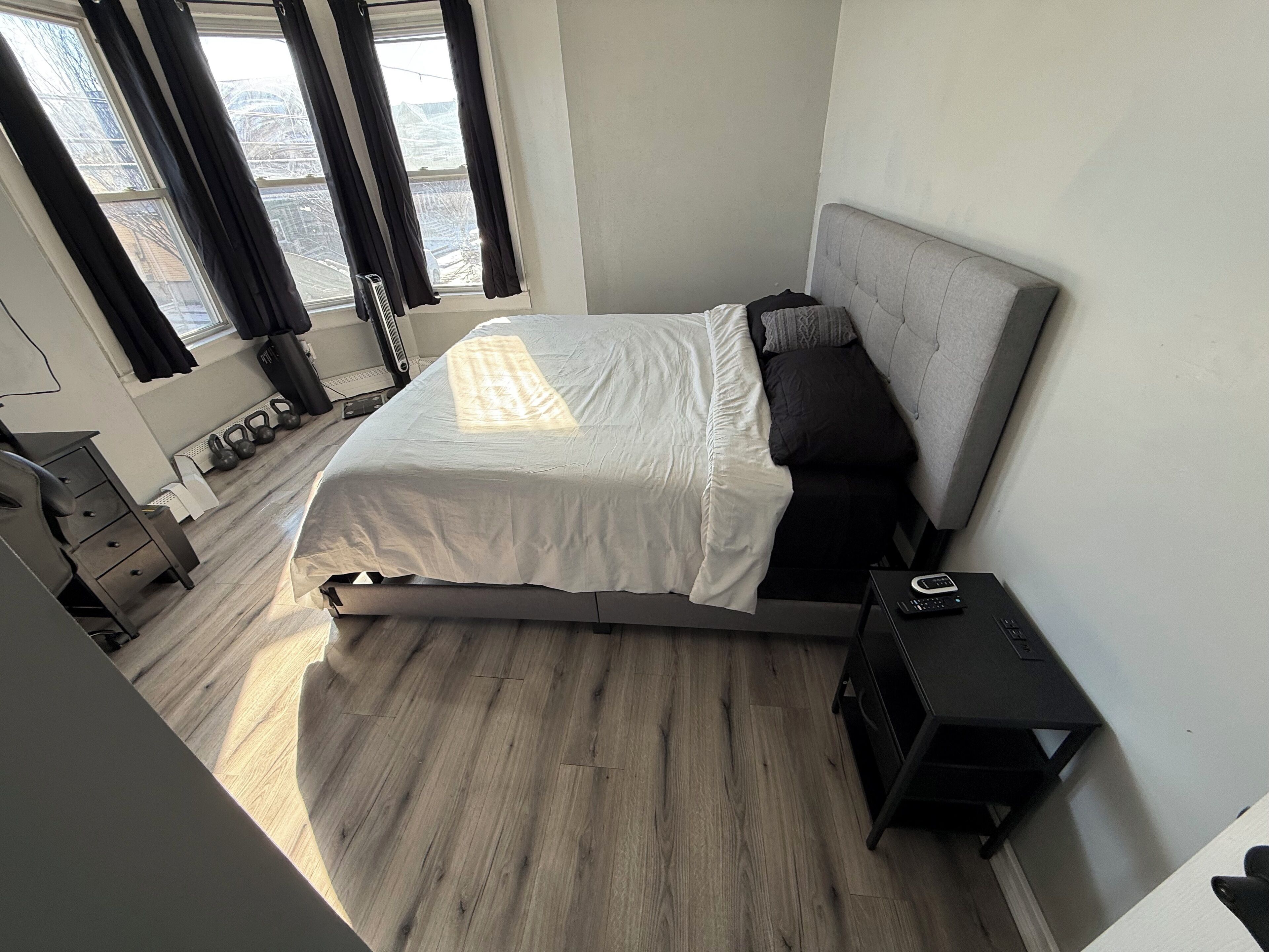 Iron/ironing board, WiFi, bed sheets