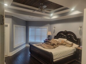 Iron/ironing board, Internet, bed sheets - Spacious 9-bedroom house in lovely Locust Grove with AC (Locust Grove)