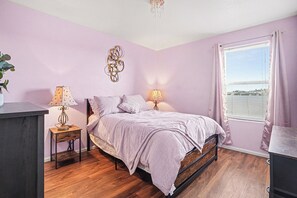 4 camere, una cassaforte in camera, una scrivania, ferro/asse da stiro