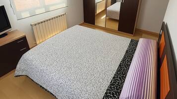 Fer et planche Ă repasser, Wi-Fi, draps fournis