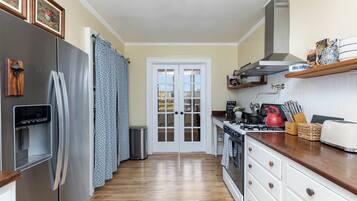 Micro-ondes, four, plaque de cuisson, lave-vaisselle