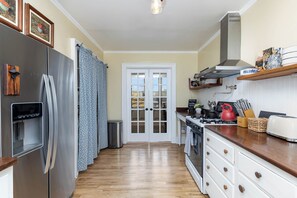 Micro-ondes, four, plaque de cuisson, lave-vaisselle