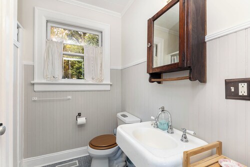 Cozy Cottage with Sauna. Close to over 40 golf courses near Pinehurst.