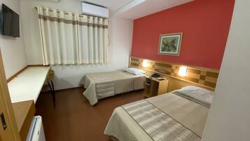 Deluxe Twin Room | Laptop workspace, iron/ironing board, free WiFi, wheelchair access