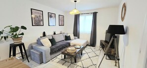 Smart-tv, dvd-afspiller, bøger