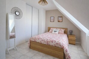 3 soveværelser, skrivebord, strygejern/strygebræt, weekendseng