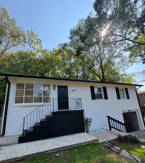 Exterior - Spacious 3-bedroom home delightful East Atlanta minutes away from downtown (Atlanta)