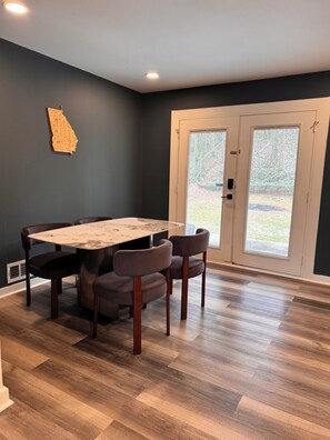 Dining - Spacious 3-bedroom home delightful East Atlanta minutes away from downtown (Atlanta)